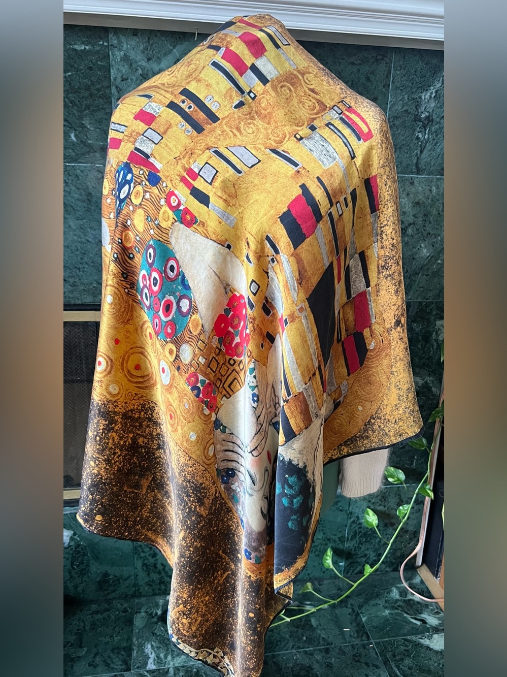 Gustav Klimt The Kiss Silk Square Scarf Art Nouveau Gold Black Hand Rolled Hem - Picture 2 of 10